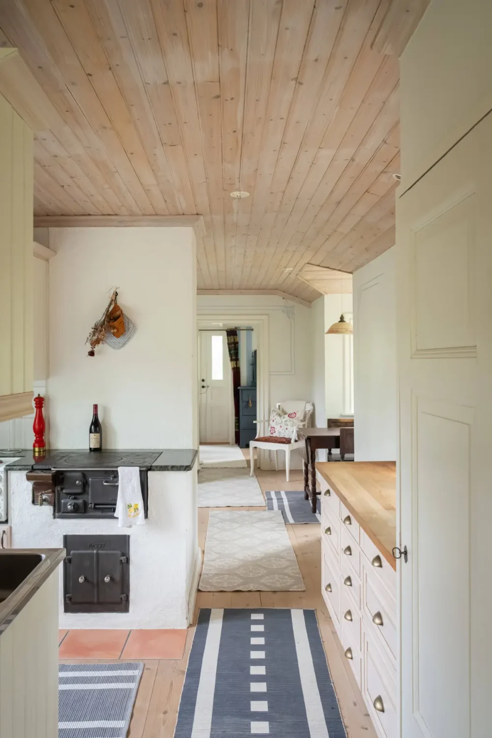 A Beautiful Swedish Villa with a Charming Tower Room 21 green-villa-tower-room-stockholm-Bengt-Wiberg-nordroom2