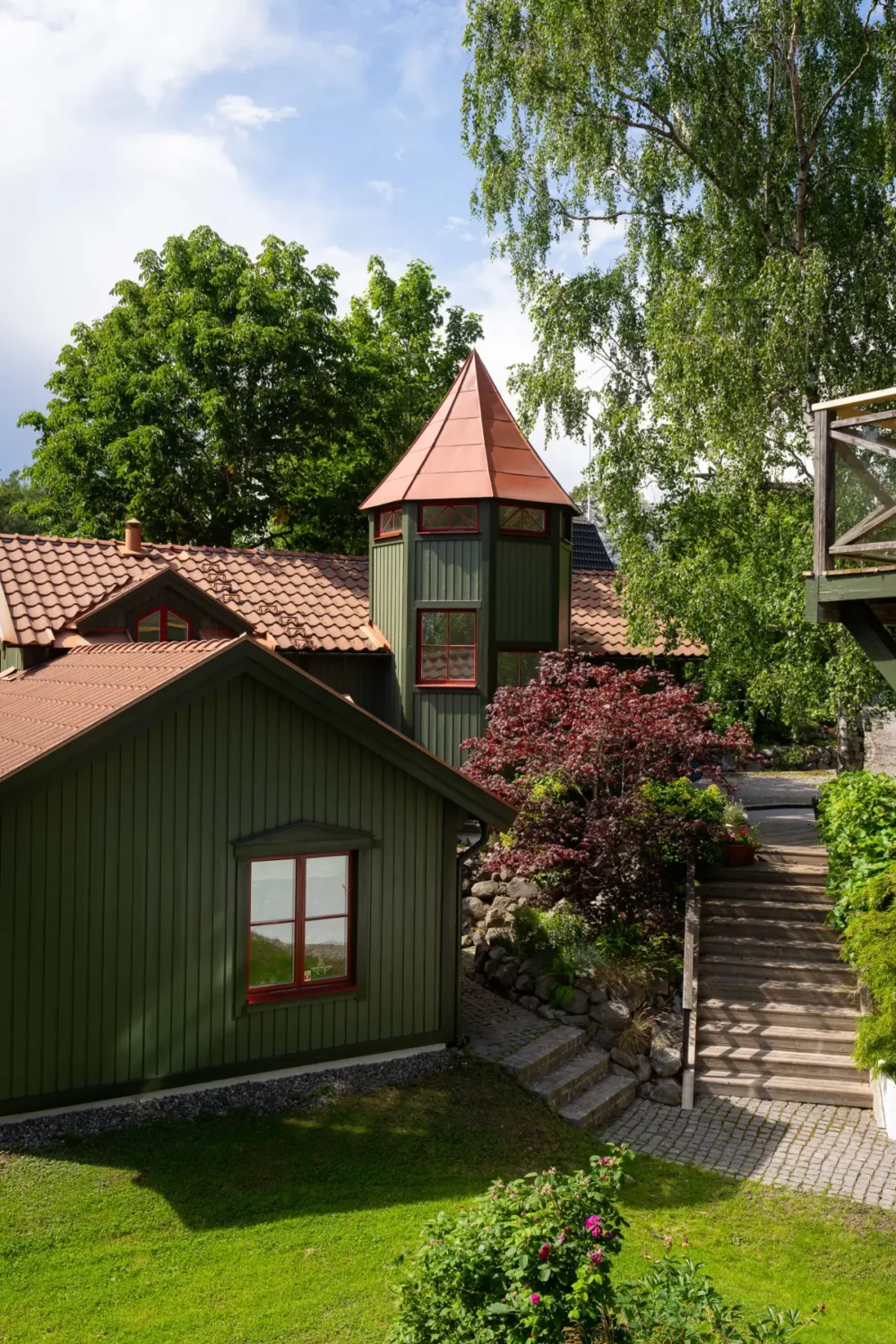 A Beautiful Swedish Villa with a Charming Tower Room 27 green-villa-tower-room-stockholm-Bengt-Wiberg-nordroom24