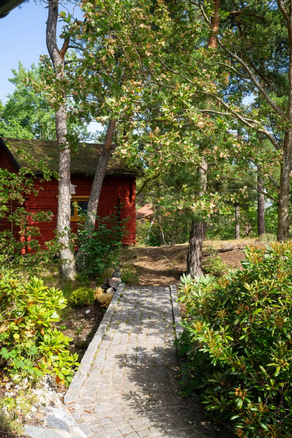 A Beautiful Swedish Villa with a Charming Tower Room 23 green-villa-tower-room-stockholm-Bengt-Wiberg-nordroom5