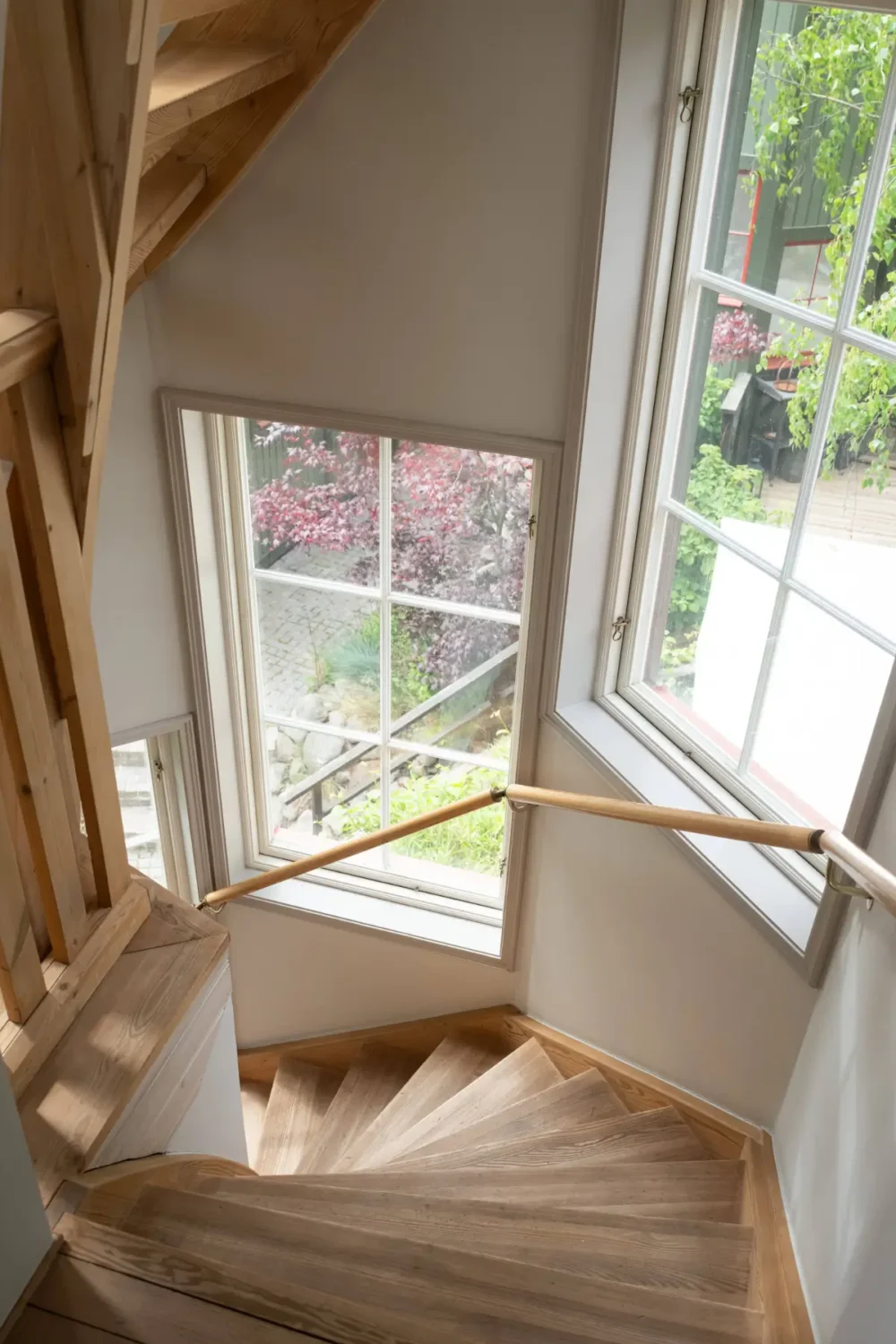 A Beautiful Swedish Villa with a Charming Tower Room 16 green-villa-tower-room-stockholm-Bengt-Wiberg-nordroom8