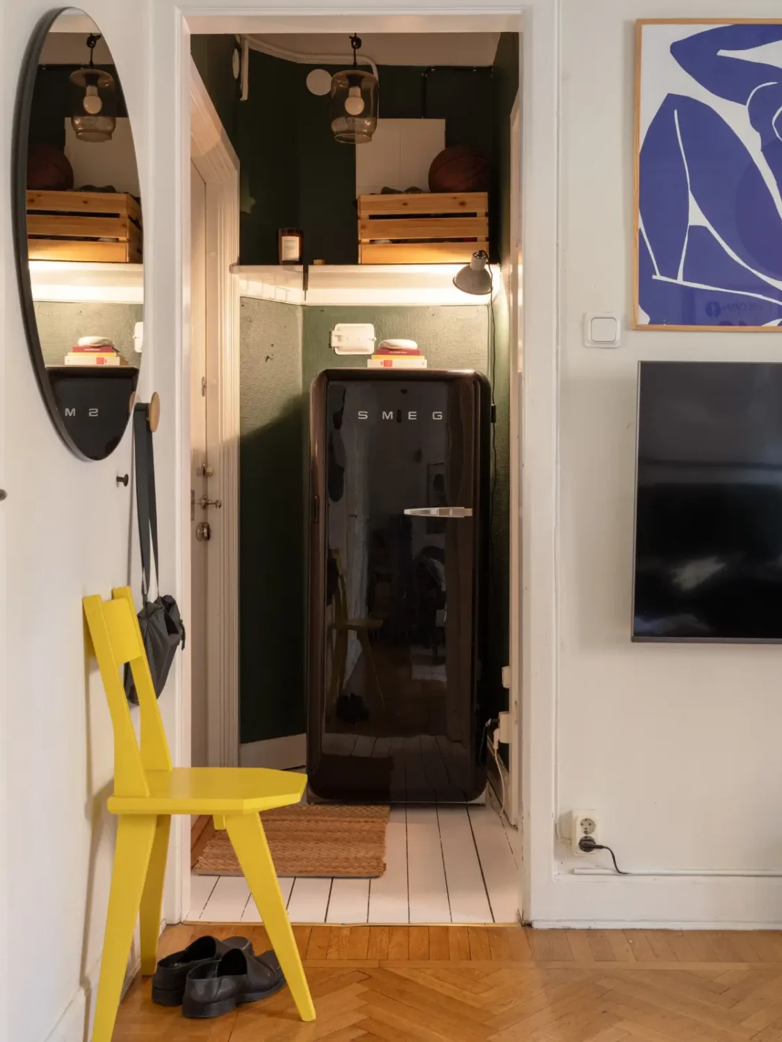 A 1920s Studio Apartment with a Forest Green Sleeping Alcove 14 hall white floor storage