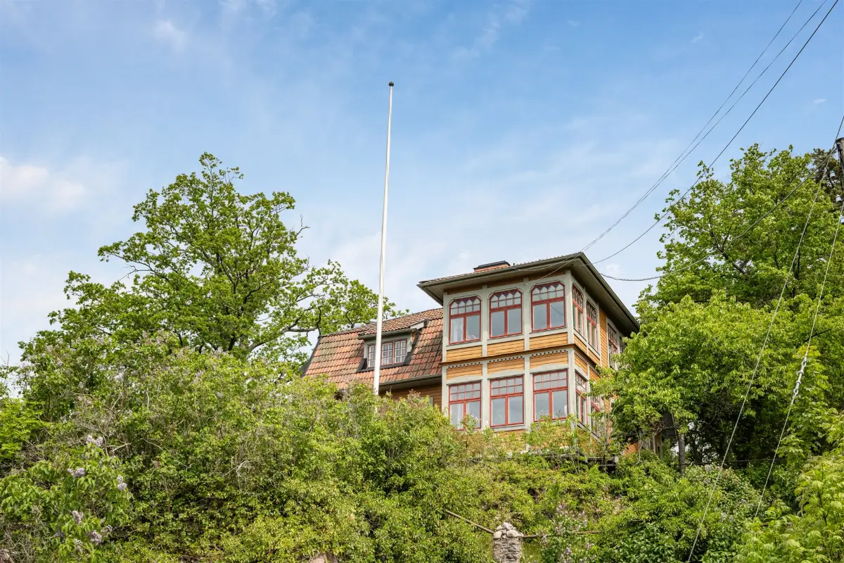 A Cozy Early 20th-Century Home with Views of Lake Mälaren in Sweden 37 historic swedish villa
