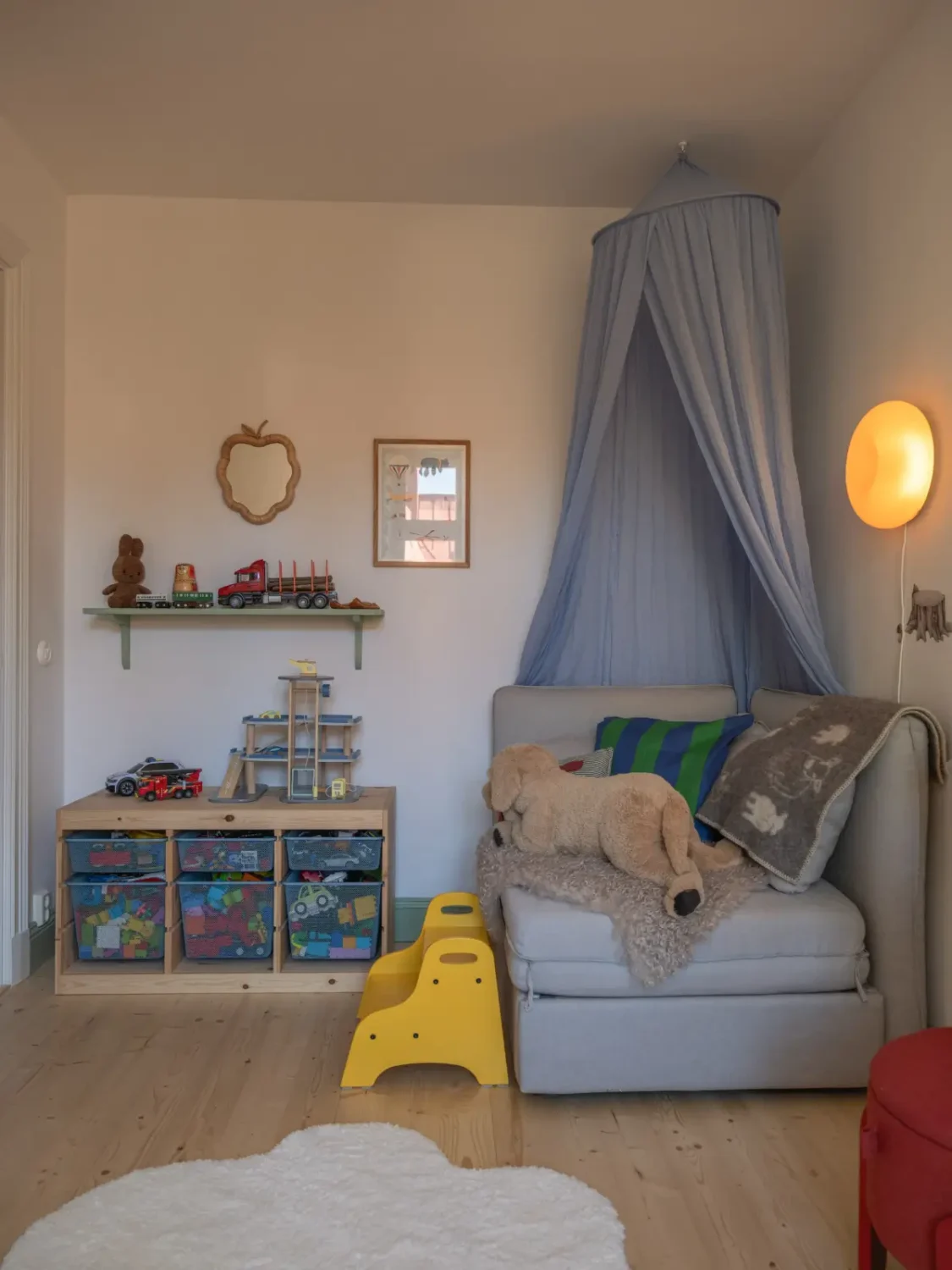 A Bright Apartment Where Historic Character Meets Contemporary Design 29 kids bedroom
