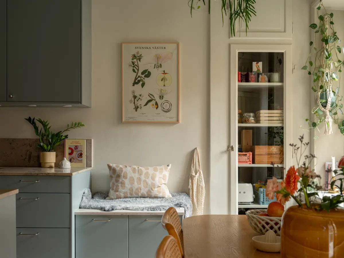 A Light Color Palette and a Charming Private Patio in a Stockholm Apartment 15 kitchen bench