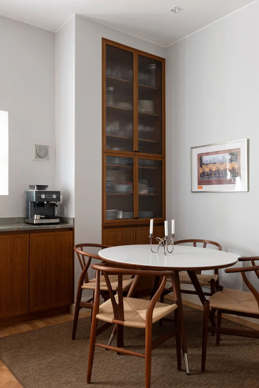 A Luxurious Family Apartment with a Dramatic Black Bathroom 12 kitchen built-in reeded glass cabinets round table