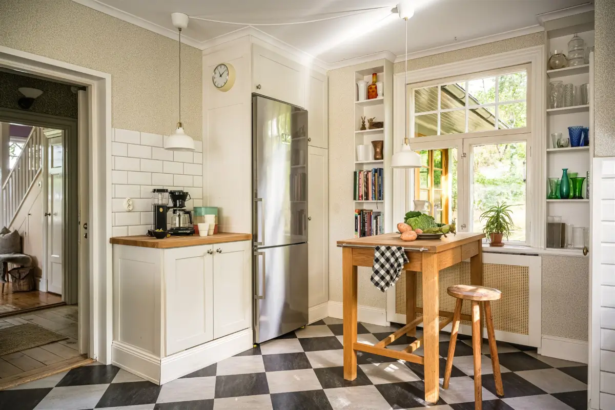 A Cozy Early 20th-Century Home with Views of Lake Mälaren in Sweden 7 kitchen corner