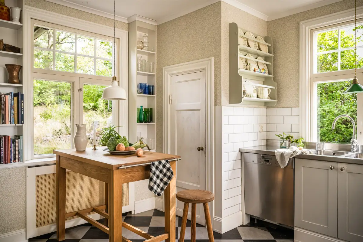 A Cozy Early 20th-Century Home with Views of Lake Mälaren in Sweden 6 kitchen nook