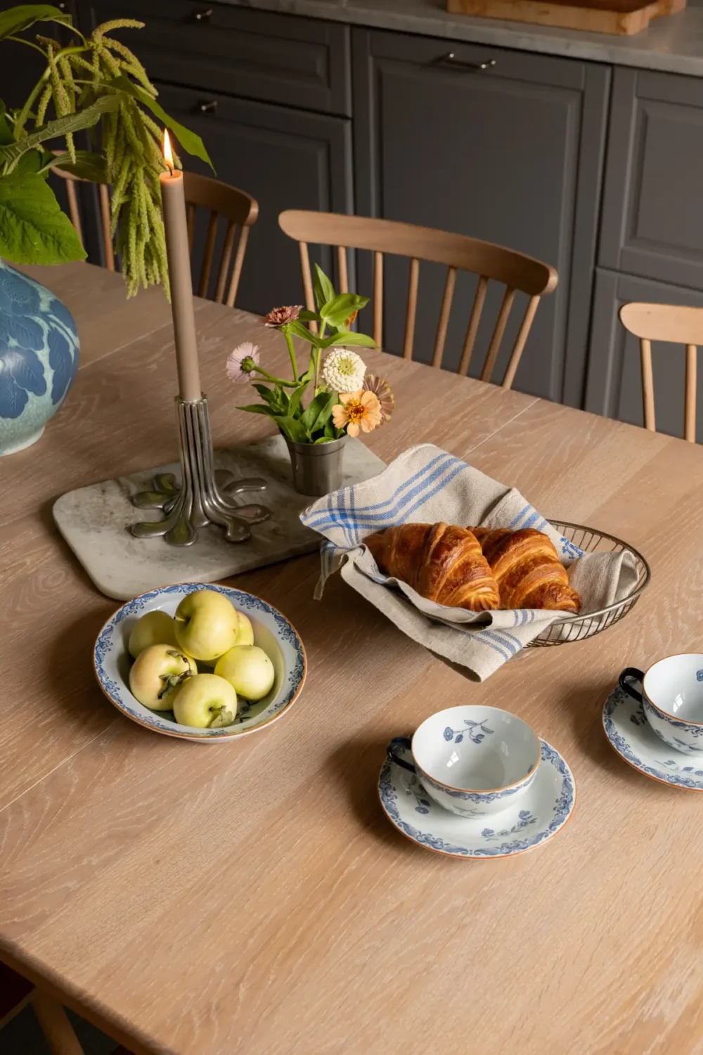 A Warm Color Palette in a Cozy 1920s Apartment in Stockholm 6 kitchen table