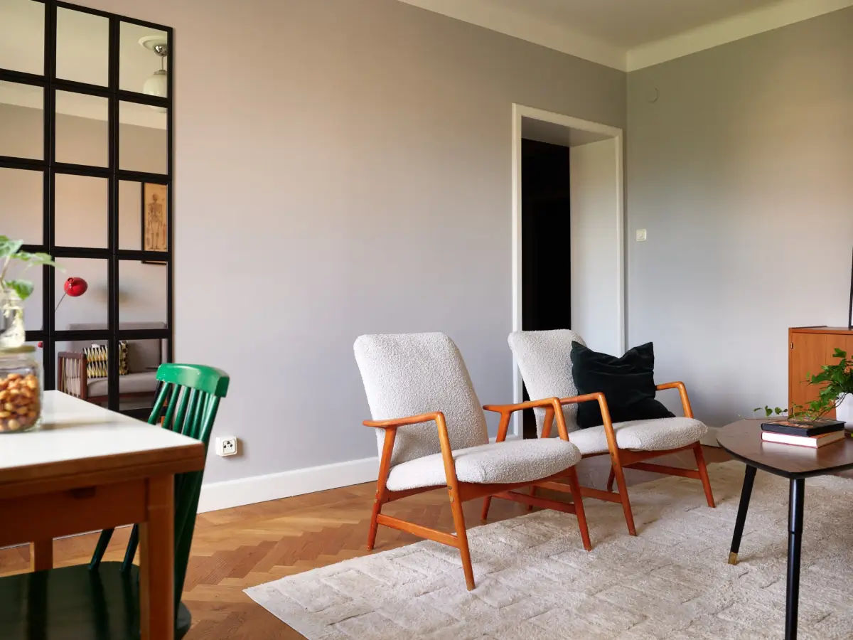 Midcentury Furniture & a Dark Blue Bedroom in a 1930s Apartment 4 c