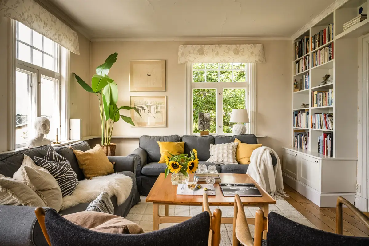 A Cozy Early 20th-Century Home with Views of Lake Mälaren in Sweden 11 living room