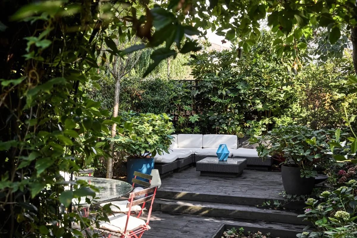 Best of 2025: Balconies and Gardens 21 lounge area city garden
