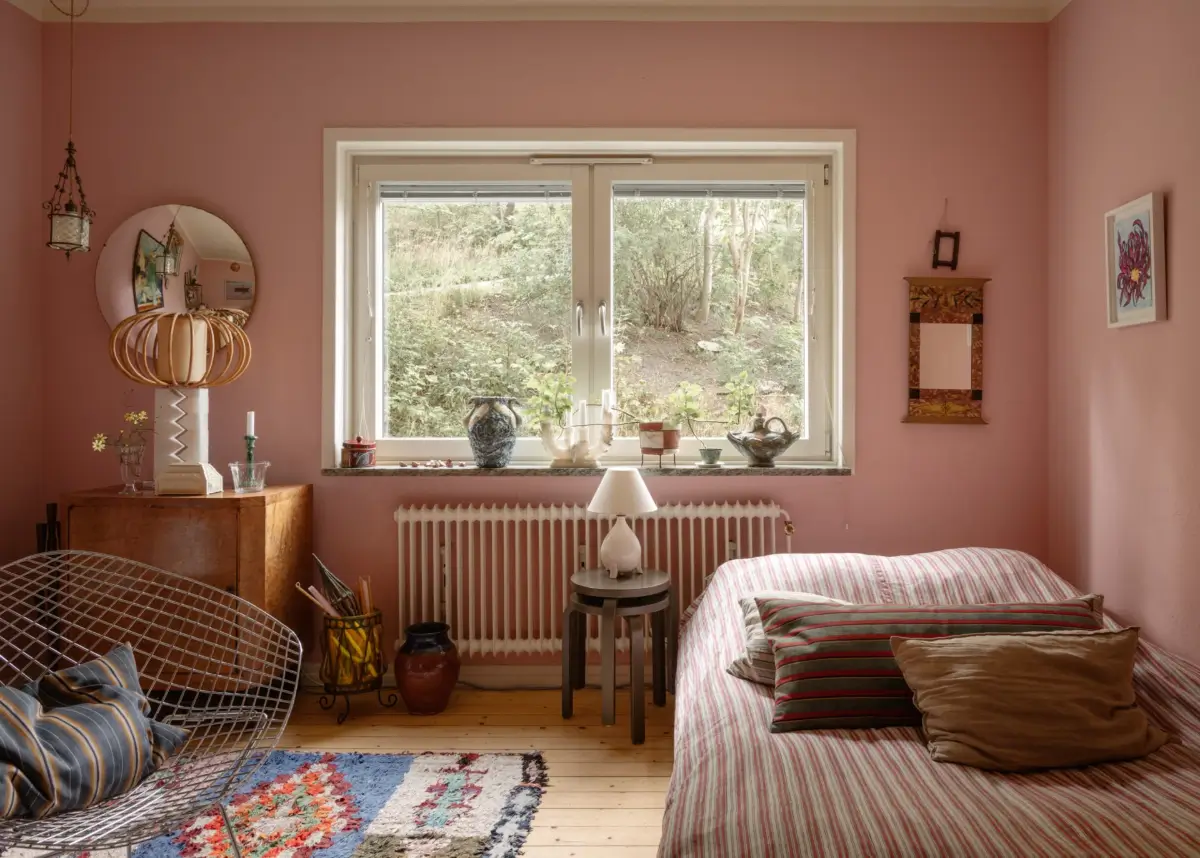 A Pink 1930s Studio Apartment with a Lovely Private Garden 4 pink studio striped bedding