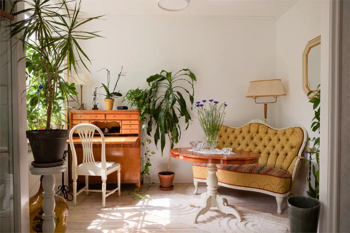 Plants and Antiques in a Spacious Stockholm Apartment 2 plant-filled swedish apartment17