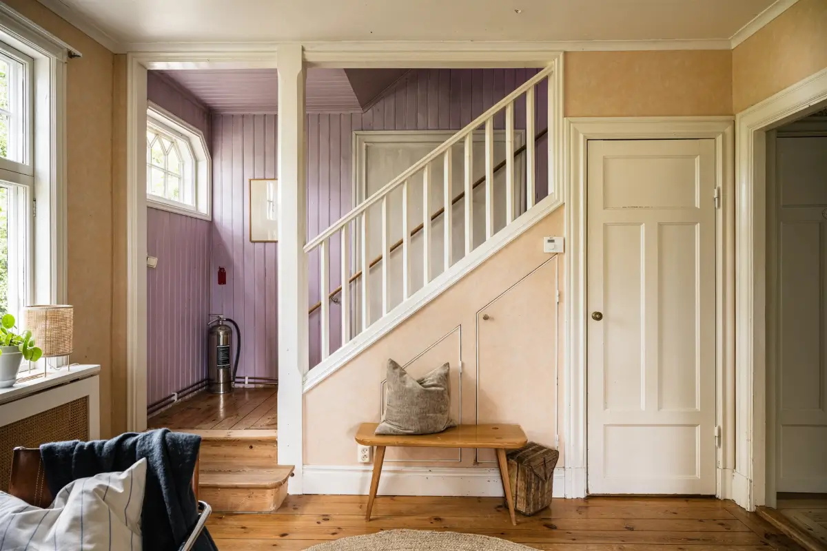 A Cozy Early 20th-Century Home with Views of Lake Mälaren in Sweden 18 purple paneled staircase