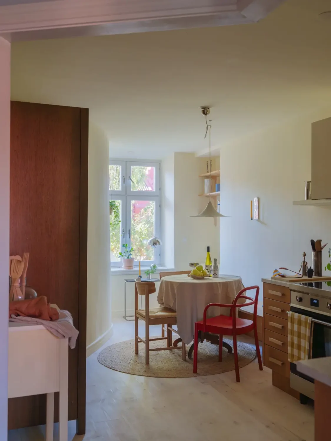 A Bright Apartment Where Historic Character Meets Contemporary Design 17 round kitchen table