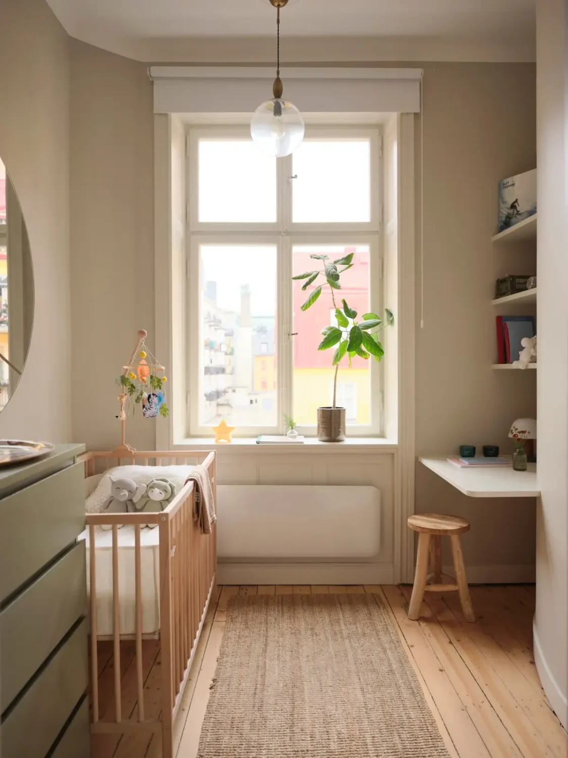 A Serene, Light-Colored Scandinavian Apartment 19 serene-light-scandinavian-apartment-nordroom15