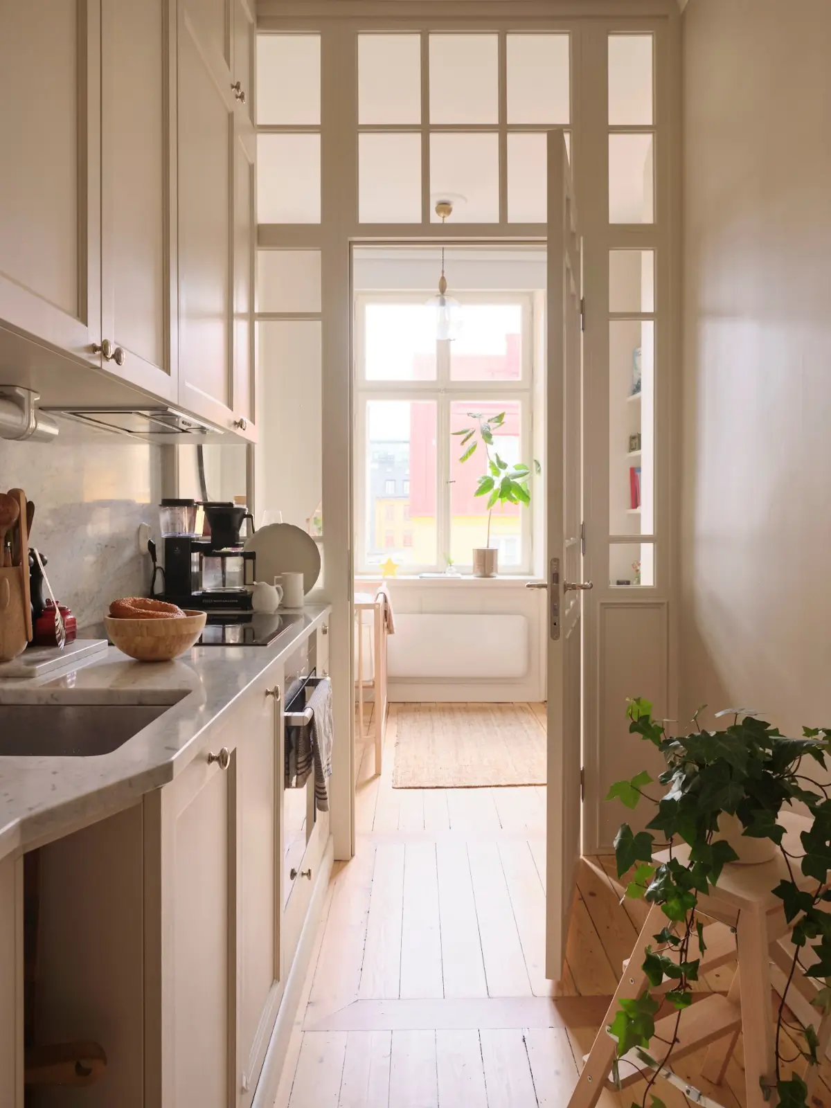 serene-light-scandinavian-apartment-nordroom20
