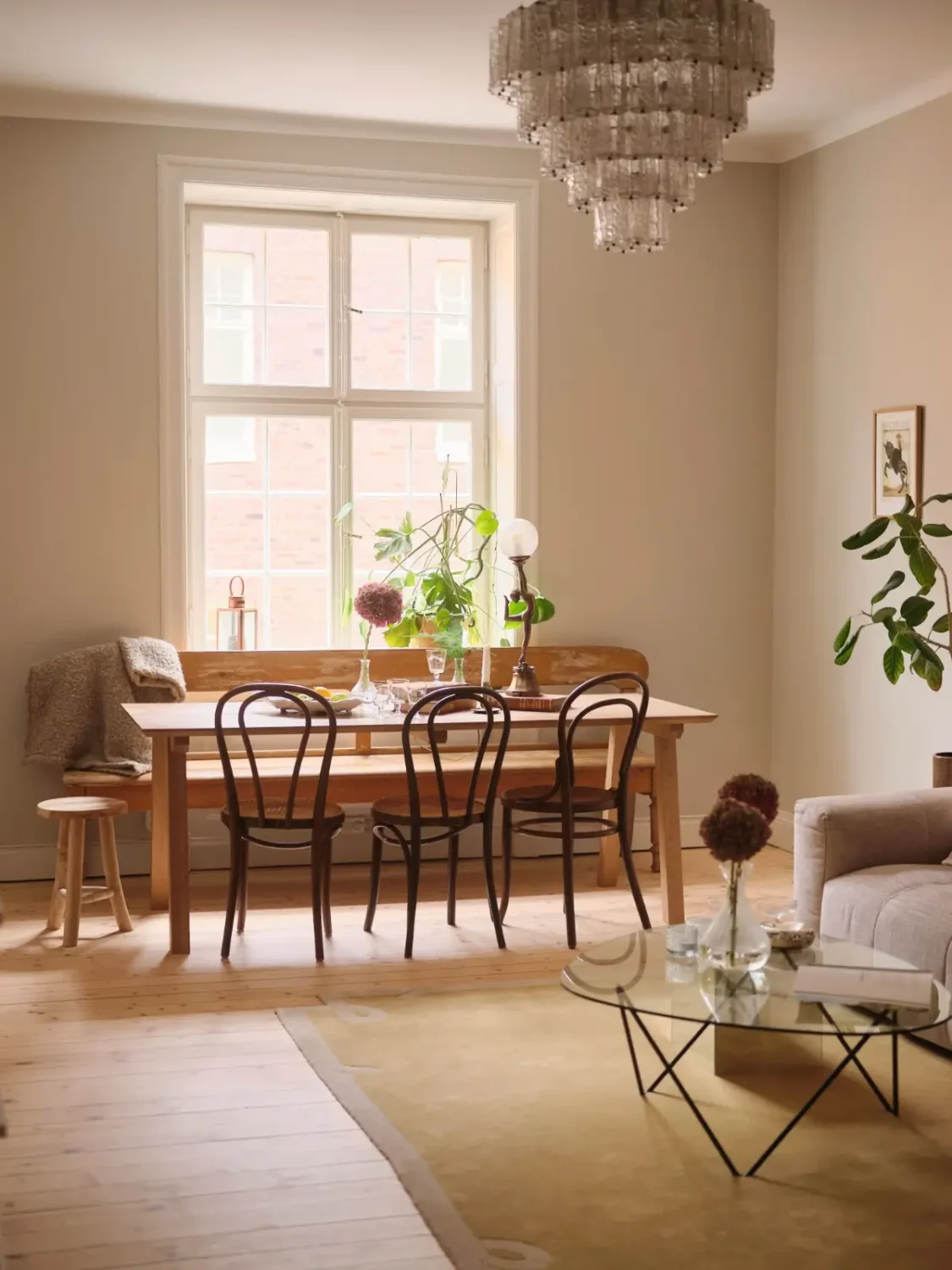 A Serene, Light-Colored Scandinavian Apartment 4 serene-light-scandinavian-apartment-nordroom29