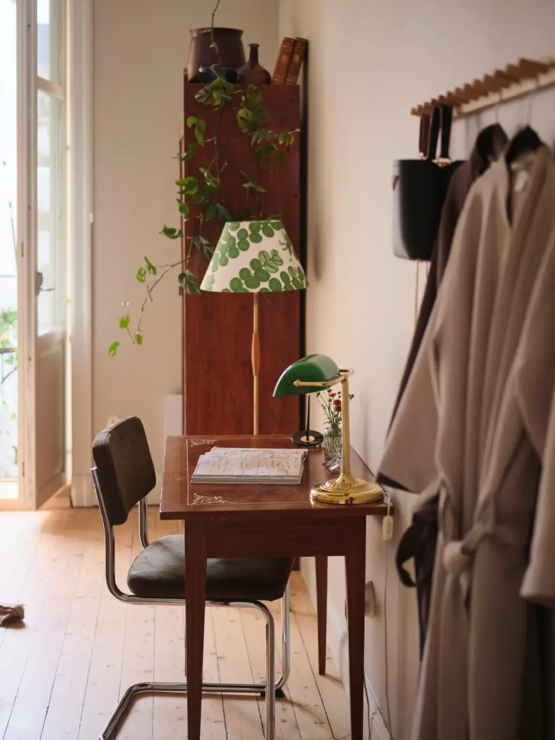 A Serene, Light-Colored Scandinavian Apartment 28 serene-light-scandinavian-apartment-nordroom7