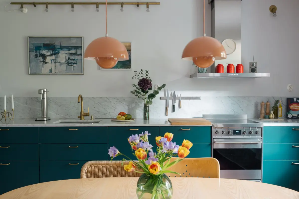 A Scandi Apartment with Bright Color Pops and a Beautiful Courtyard Terrace 7 soder33