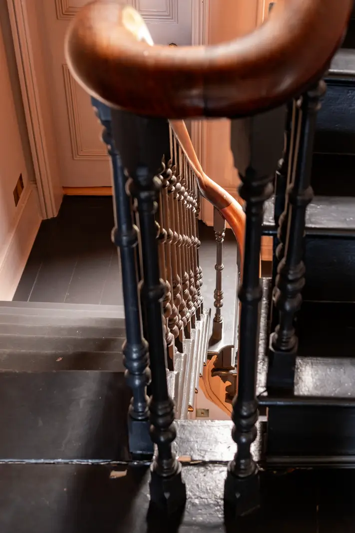 A Dramatic Color Palette in a Large Victorian Family Townhouse 34 staircase