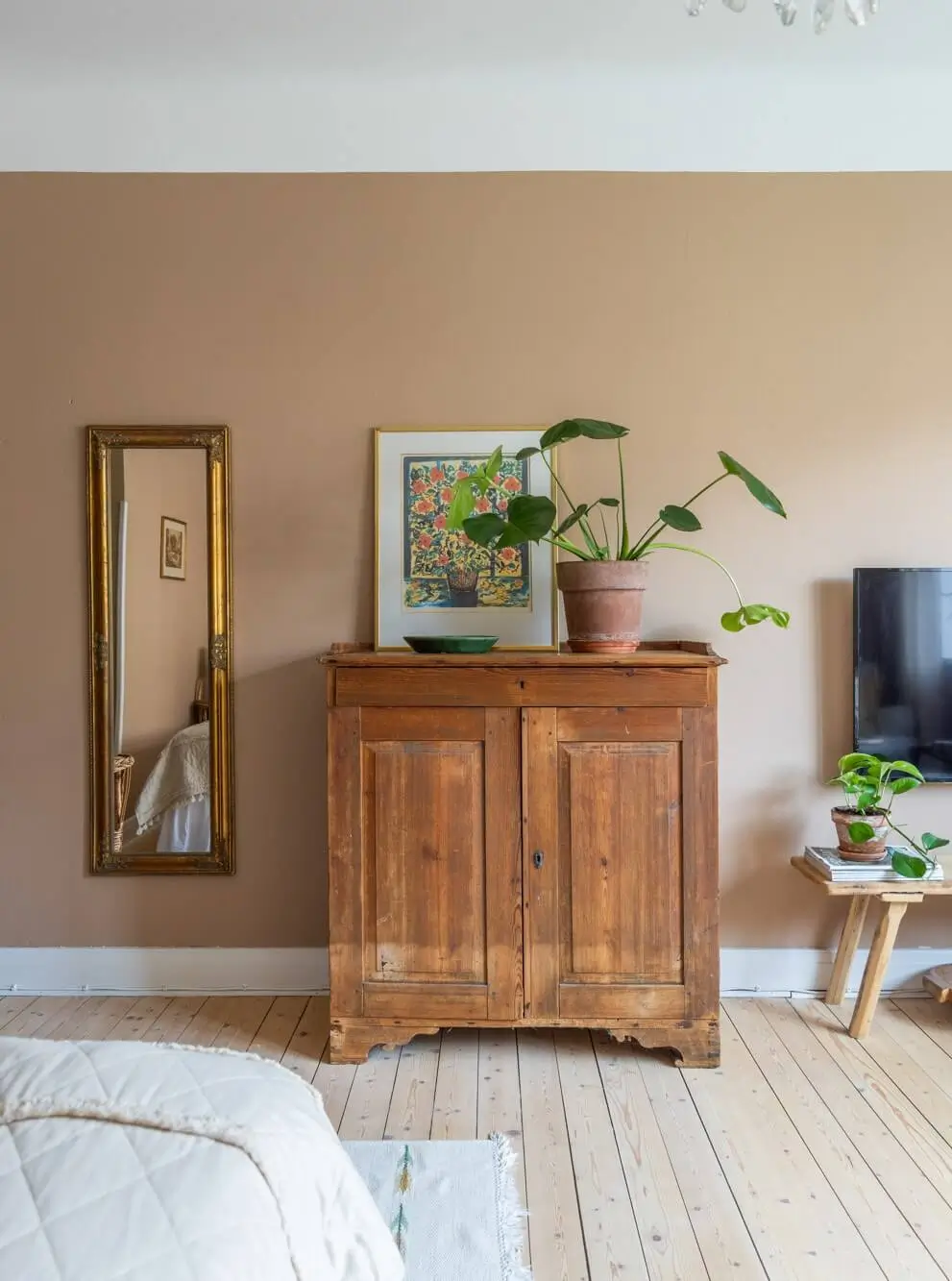 Warm Tones, Antiques, and Period Features in a Swedish Studio Apartment 4 studio apartment wooden cabinet