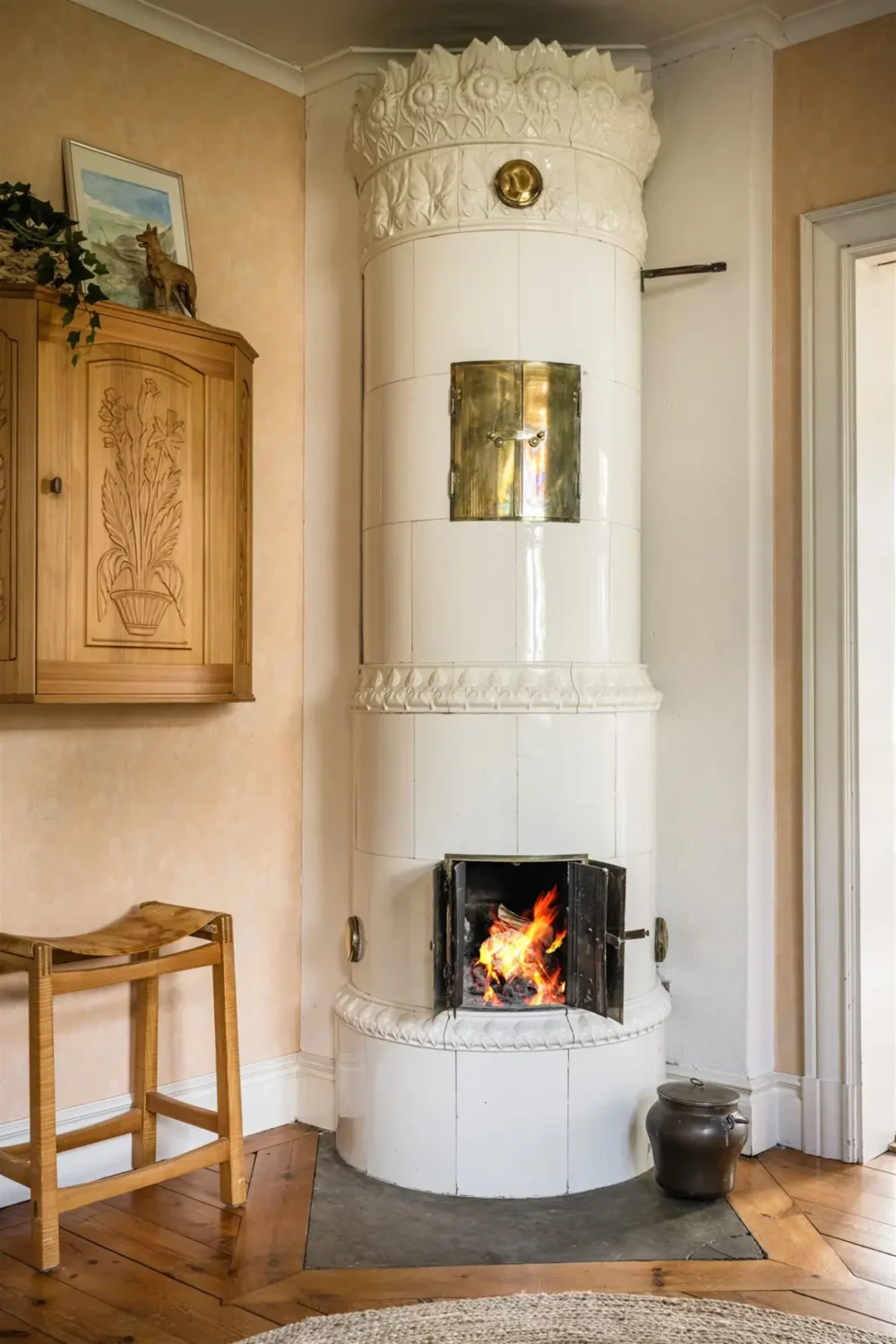 A Cozy Early 20th-Century Home with Views of Lake Mälaren in Sweden 17 c