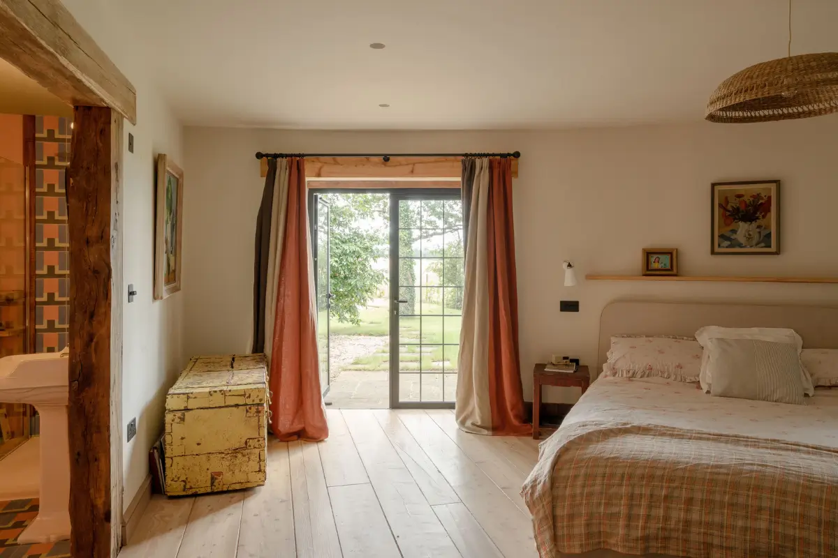 The Roundhouse: A Sustainable Five-Bedroom House in the Hertfordshire Countryside 20 the roundhouse england10
