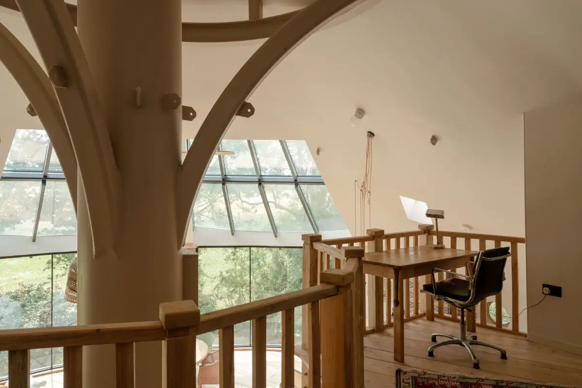 The Roundhouse: A Sustainable Five-Bedroom House in the Hertfordshire Countryside 16 the roundhouse england19