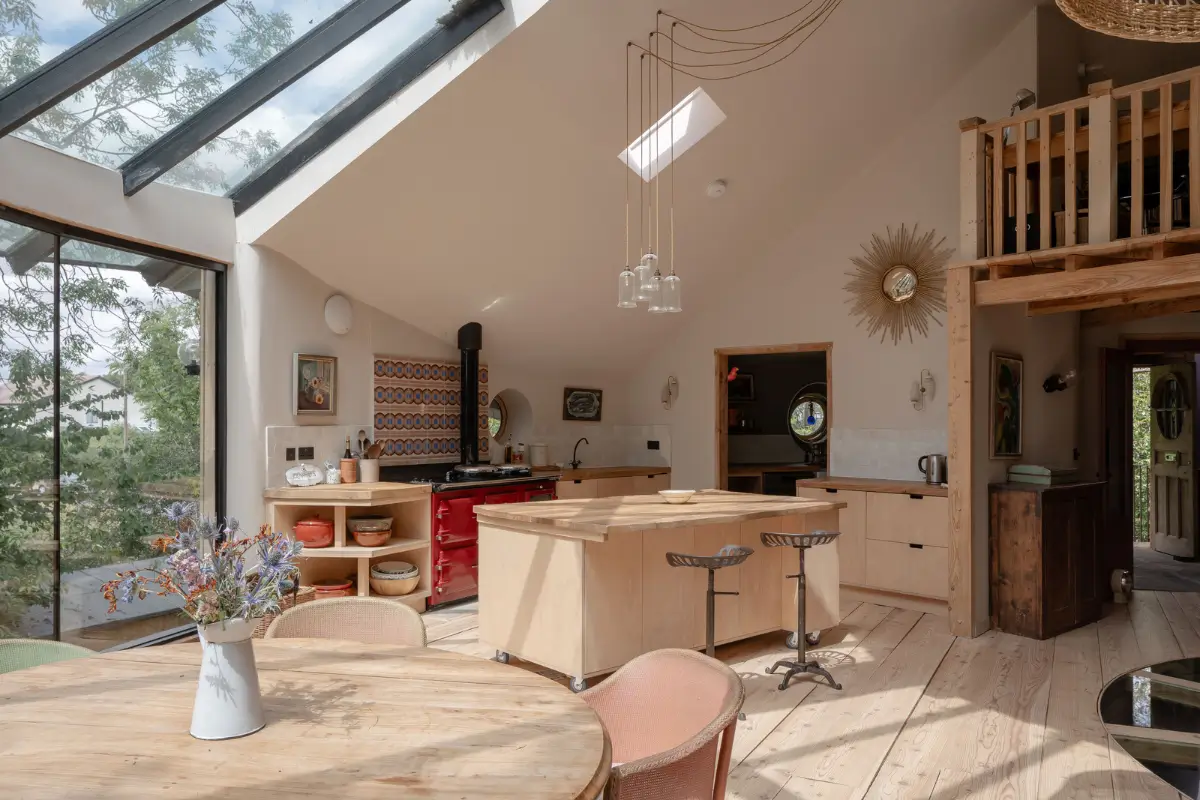 The Roundhouse: A Sustainable Five-Bedroom House in the Hertfordshire Countryside 11 the roundhouse england26