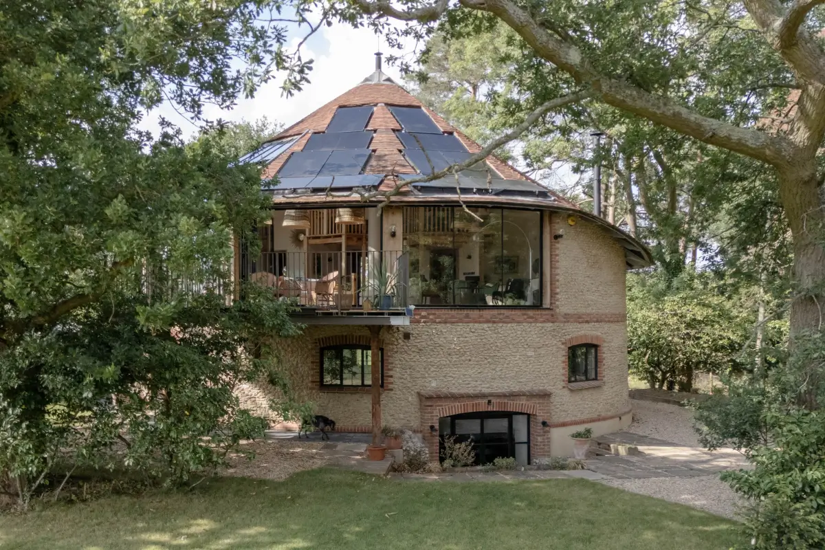 The Roundhouse: A Sustainable Five-Bedroom House in the Hertfordshire Countryside 2 the roundhouse england30