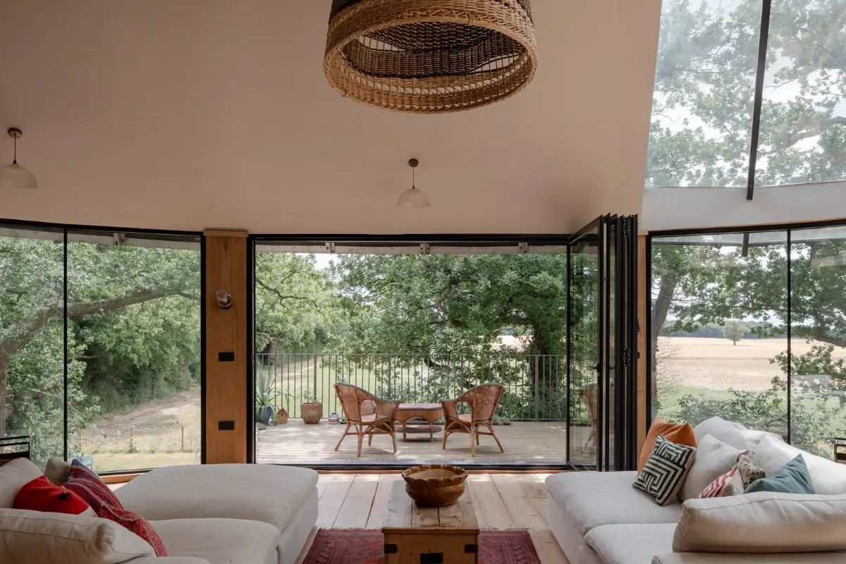 The Roundhouse: A Sustainable Five-Bedroom House in the Hertfordshire Countryside 8 the roundhouse england32