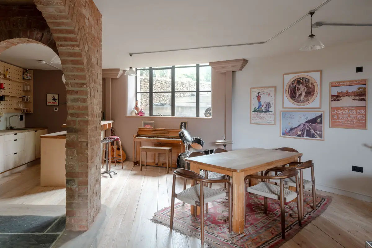 The Roundhouse: A Sustainable Five-Bedroom House in the Hertfordshire Countryside 32 the roundhouse england4