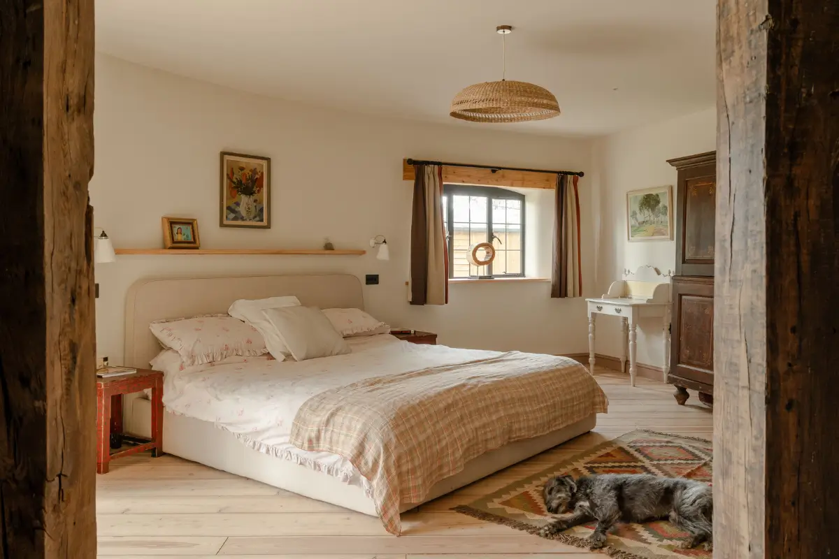 The Roundhouse: A Sustainable Five-Bedroom House in the Hertfordshire Countryside 18 the roundhouse england8