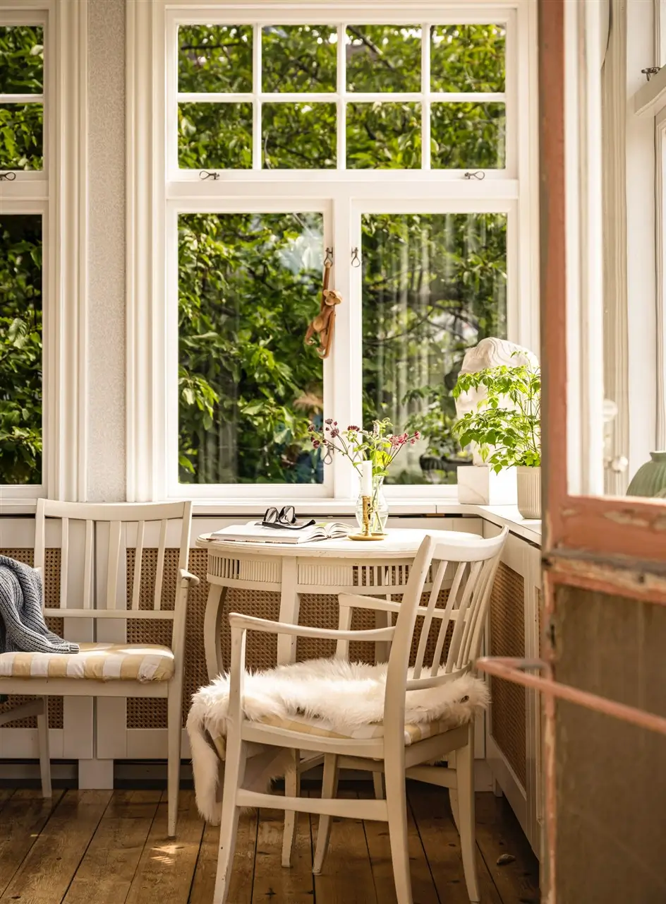 A Cozy Early 20th-Century Home with Views of Lake Mälaren in Sweden 9 veranda