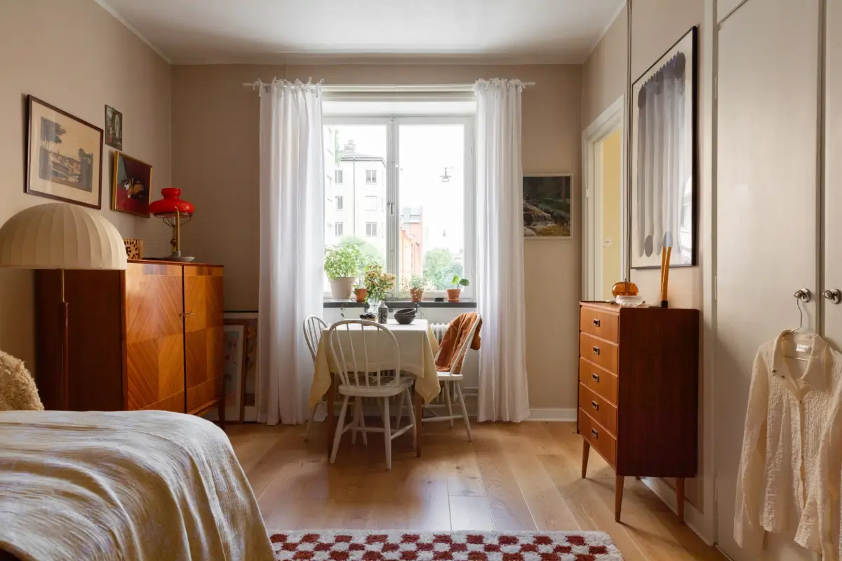 A Warm Beige Studio Apartment with a Butter-Yellow Kitchen 5 warm-beige-studio-apartment-yellow-kitchen-nordroom1
