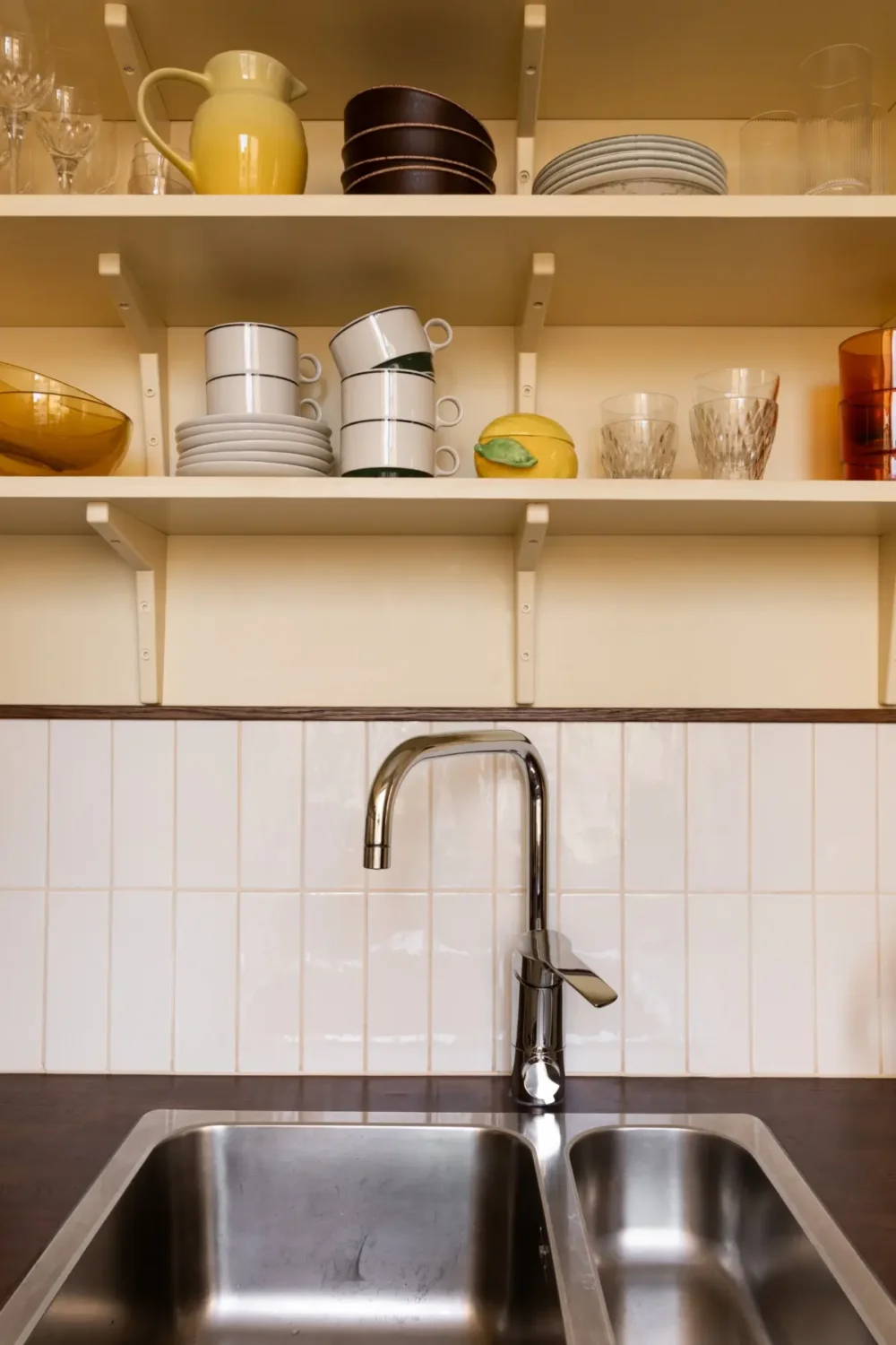 A Warm Beige Studio Apartment with a Butter-Yellow Kitchen 18 warm-beige-studio-apartment-yellow-kitchen-nordroom11