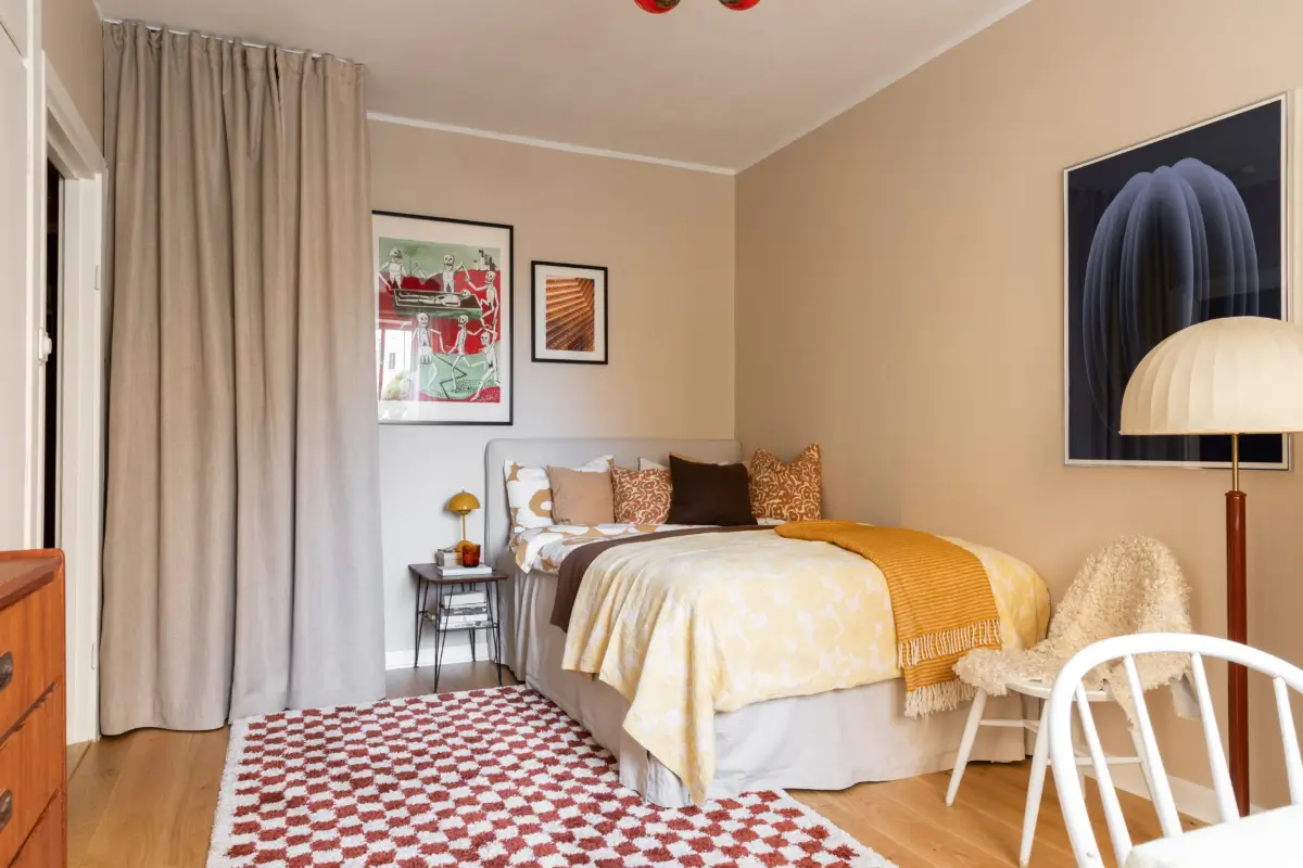 A Warm Beige Studio Apartment with a Butter-Yellow Kitchen 1 warm-beige-studio-apartment-yellow-kitchen-nordroom18