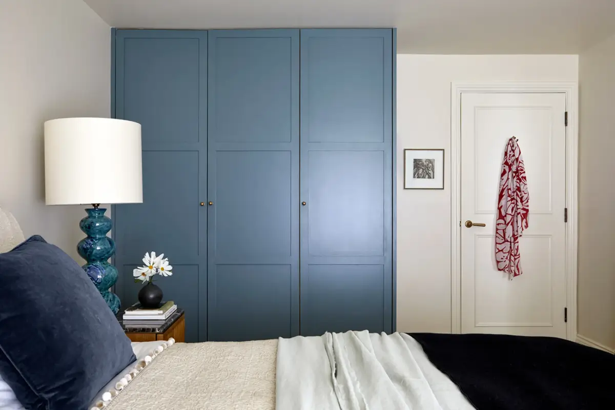 A Notting Hill Duplex Pairs Art and Victorian Architecture 13 bedroom-blue-built-in-wardrobes