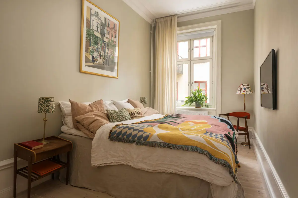 A Stylish Beige Apartment with a Light Blue Kitchen 22 bedroom dark beige walls