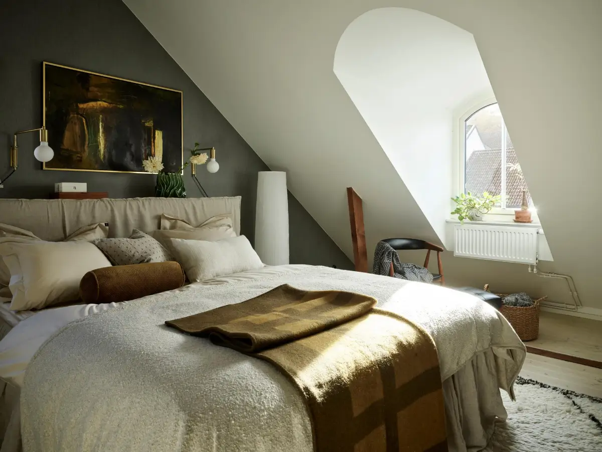 Gray Tones and High Ceilings in a Cozy Swedish Duplex Apartment 15 c