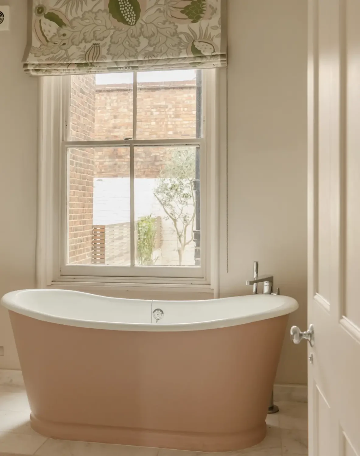 A Serene Duplex Apartment with a Glass Extension in London 26 freestanding pink bath