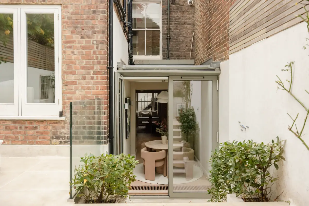 A Serene Duplex Apartment with a Glass Extension in London 18 glass extension