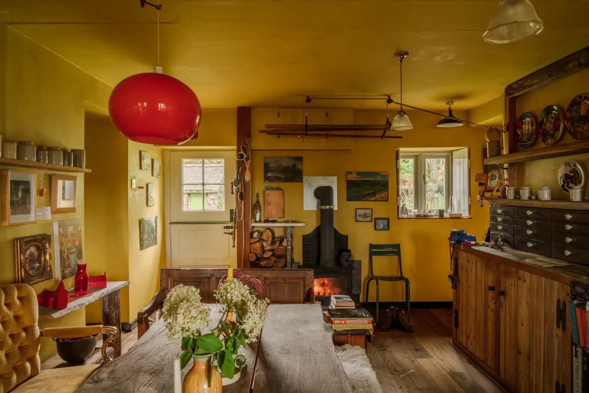 A Restored Welsh Longhouse Where Centuries of Craft Meet Contemporary Calm 9 c