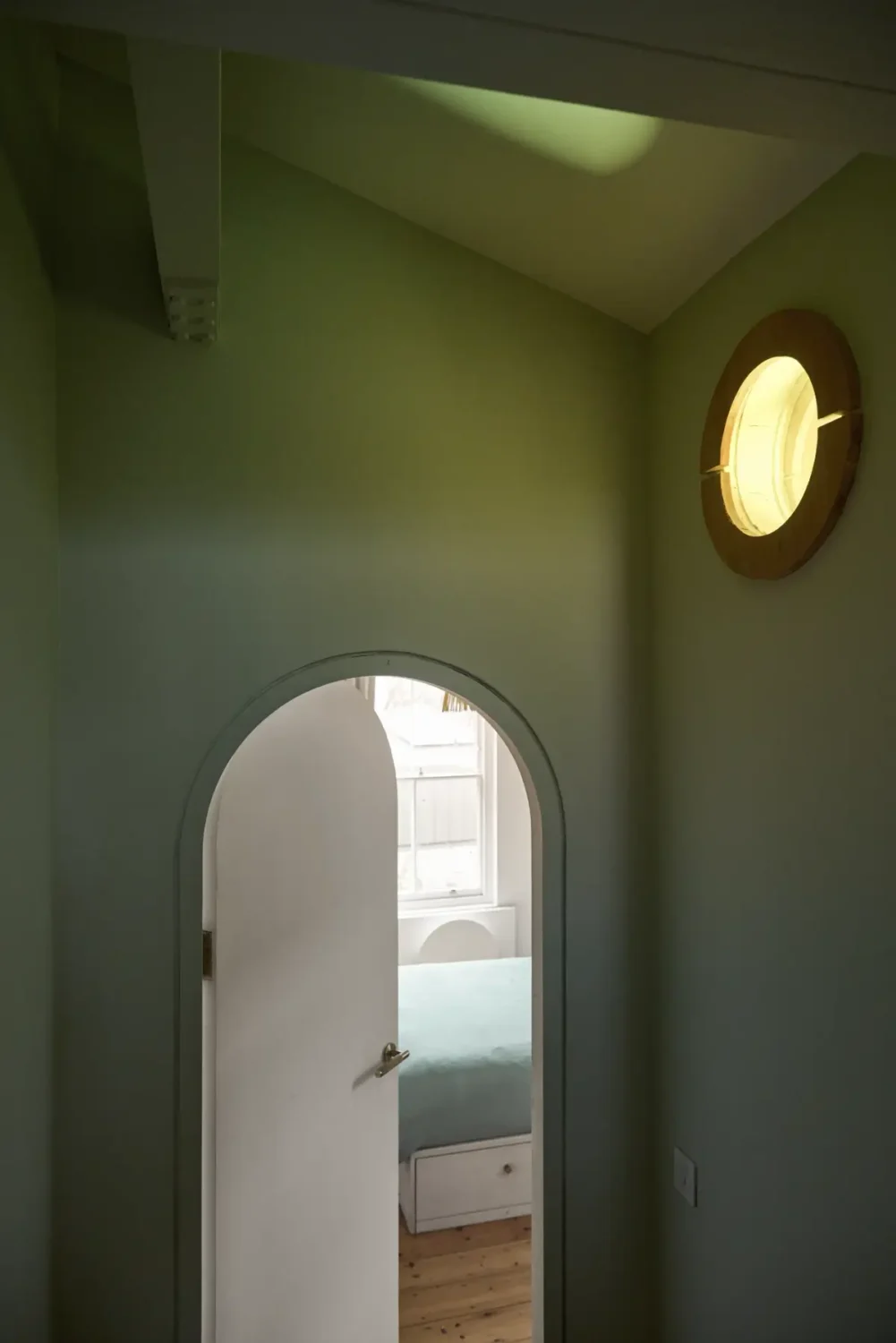 A Japanese-Inspired London Townhouse Designed by Architect Hikaru Kitai 32 japanese-inspired-townhouse-victoria-park-london-nordroom