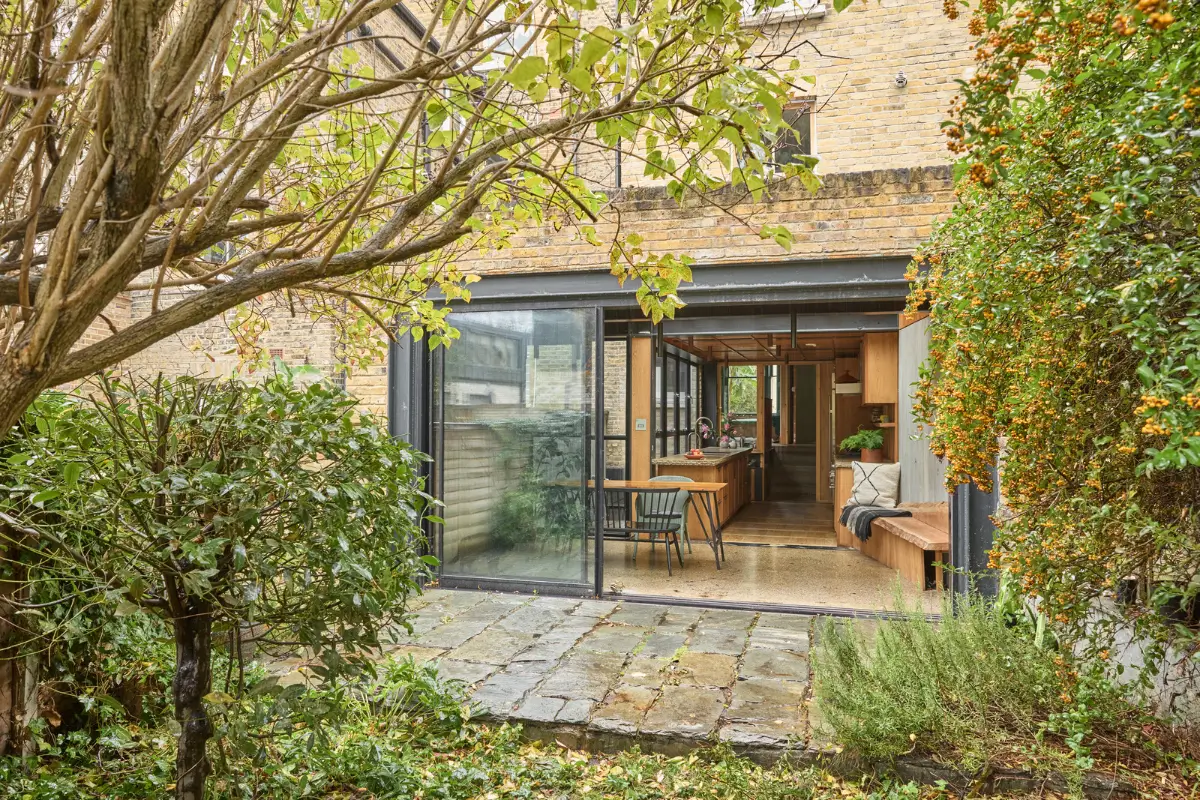 A Japanese-Inspired London Townhouse Designed by Architect Hikaru Kitai 13 japanese-inspired-townhouse-victoria-park-london-nordroom32