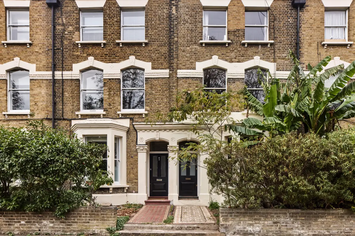 A Japanese-Inspired London Townhouse Designed by Architect Hikaru Kitai 36 japanese-inspired-townhouse-victoria-park-london-nordroom35