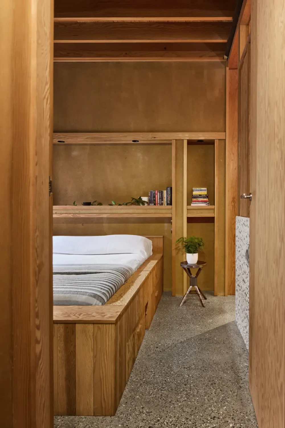 A Japanese-Inspired London Townhouse Designed by Architect Hikaru Kitai 17 japanese-inspired-townhouse-victoria-park-london-nordroom6