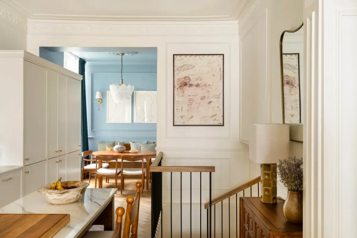 A Notting Hill Duplex Pairs Art and Victorian Architecture 11 kitchen-with-blue-dining-room