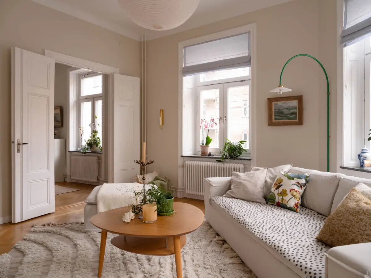 A Light and Spacious Corner Apartment in a 19th-Century Building 5 light living room green arched lamp